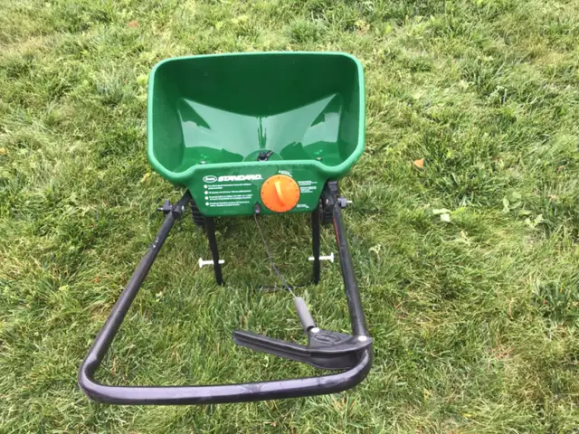 FERTILIZER SPREADER