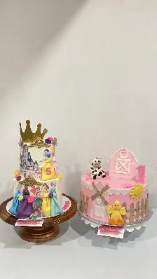 Stunning cakes custom cakes GTA halton - Photo 5