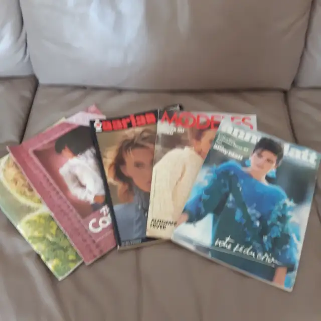 5LIVRES DE TRICOTS ADULTE DE PLUSIEURS PAGES: $2.00 CHAQUE LIVRE