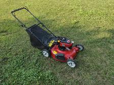 Tondeuse a gazon YARD MACHINE 6.5 hp 21'' de coupe avec sac