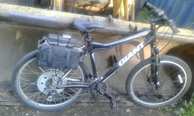 GIANT Large E MOUNTAIN BIKE