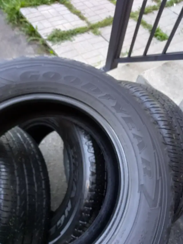 4 tires GOODYEAR 255/65/R17 all season.