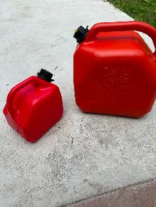 Large and Small Gas Cans - Photo 3