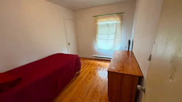 One bed room for rent in Montreal