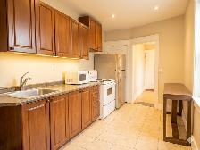 (Downtown) Private MasterRoom, Furnished @ Spac 2 Bedrms, Quiet! - Photo 3