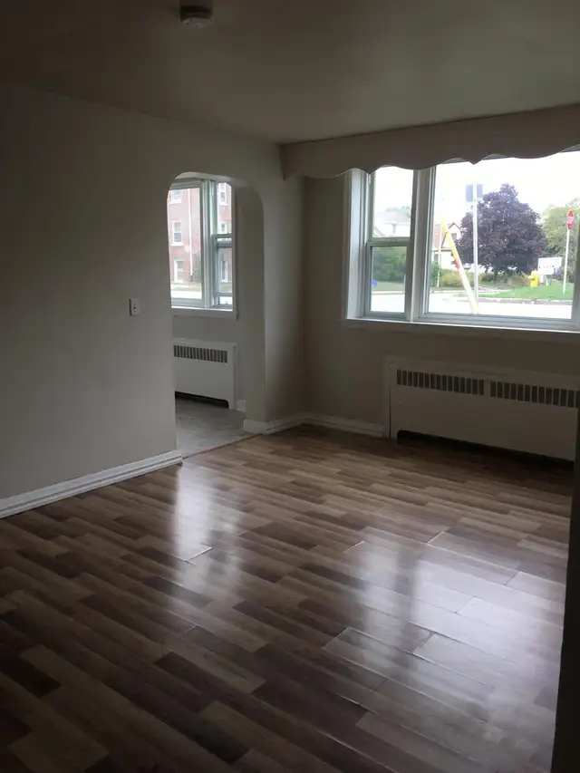 1 Bedroom Apt. $1300/month in Trenton. Available Immediately!