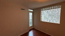 Lease 2 2 Condo - Bay & College St. Downtown near U of Toronto - Photo 7