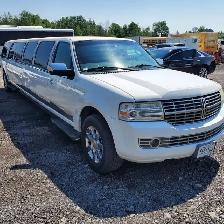 14 Pax Lincoln Navigator Limo - Photo 5