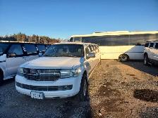 14 Pax Lincoln Navigator Limo - Photo 6