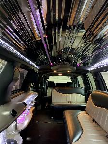 14 Pax Lincoln Navigator Limo - Photo 8