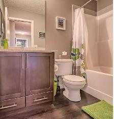 Spacious 3 bedroom & 3.5 Baths Townhouse - Fully developed bsmt - Photo 13