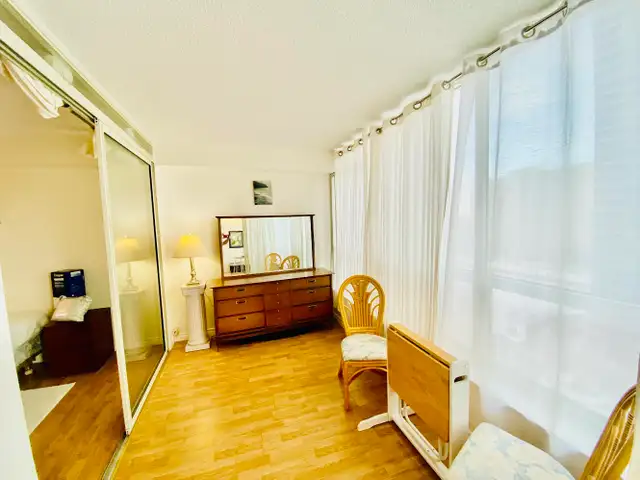 AVAILABLE SEPT. 1 MISSISS. CITY CENTRE LARGE ALL-INCLUSIVE SUITE