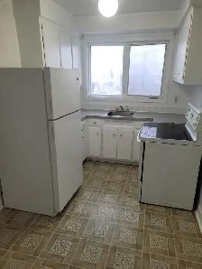 Lasalle Grand 4 ½ disponible pour août ou septembre.