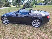 Mazda MX-5 Retractable Hardtop - Photo 3