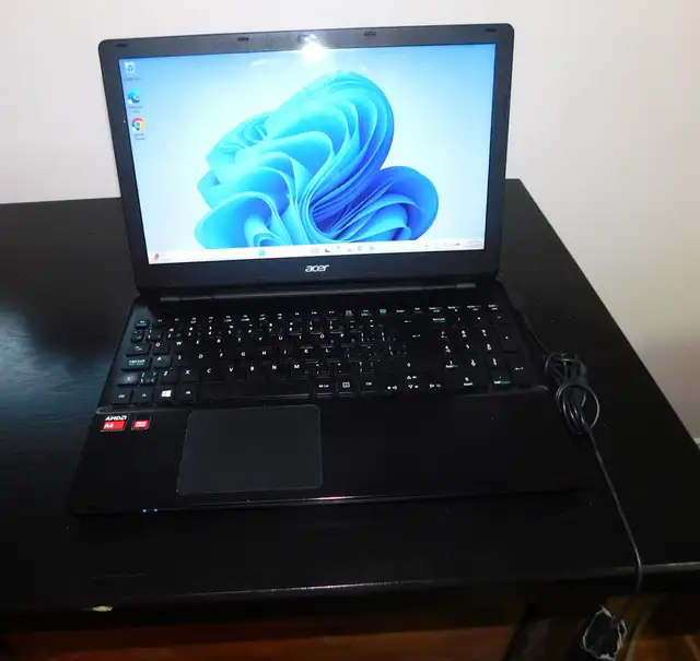 Acer Aspire E5-521 15.6' AMD Quad CORE A4 240GB 6GB WIN 11