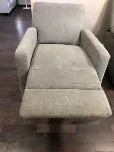 True Innovations Manual Grey Fabric Recliner Swivel Glider. - Photo 6