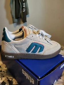 New Etnies Skateboarding Shoes 60$ 10.5 Mens
