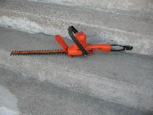 Black and Decker 16 Inch Corded Hedge Trimmer