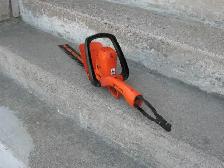 Black and Decker 16 Inch Corded Hedge Trimmer - Photo 8