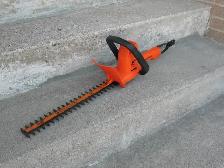 Black and Decker 16 Inch Corded Hedge Trimmer - Photo 9