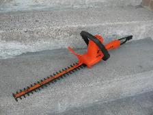 Black and Decker 16 Inch Corded Hedge Trimmer - Photo 10