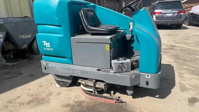 Tennant T-15 Commercial Cleaning Machine for Sale