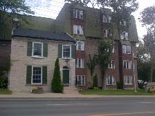 IDEAL LOCATION - walk to KHSC, Queens, amenities