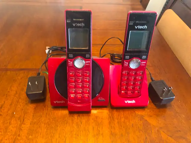 2 TELEPHONES MAISON AVEC LIVRE D'INSTRUCTION