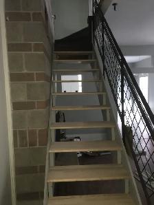 2 LEVEL 1.5 br apt. Very large with 20’ stone fireplace. locatio - Photo 7