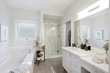 Stunning 4bdrm Bungalow w/Triple Att Garage on a Prime Lake Lot! - Photo 8