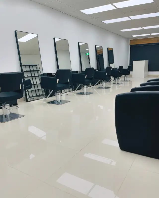 Hair Salon Chair / Stylist Room for Rent