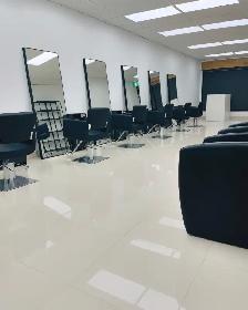 Hair Salon Chair / Stylist Room for Rent
