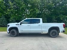 2024 GMC Sierra 1500 Crew AT4 4WD