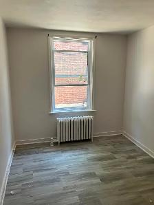Sandy Hill Bachelor/Studio Apartment for Rent (257 Daly Ave) - Photo 4
