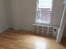 3 Bedroom Sandy Hill Apartment for Rent (508 Besserer St) - Photo 8