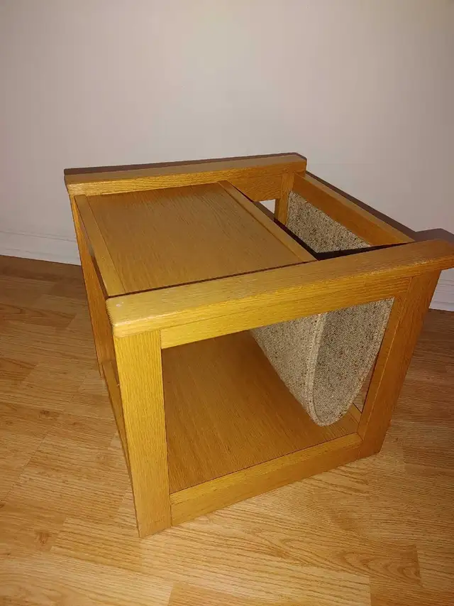 Table basse / porte journaux ... chêne ( Québec )