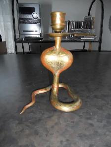RARE VINTAGE BRASS COBRA CANDLE STICK - Photo 2