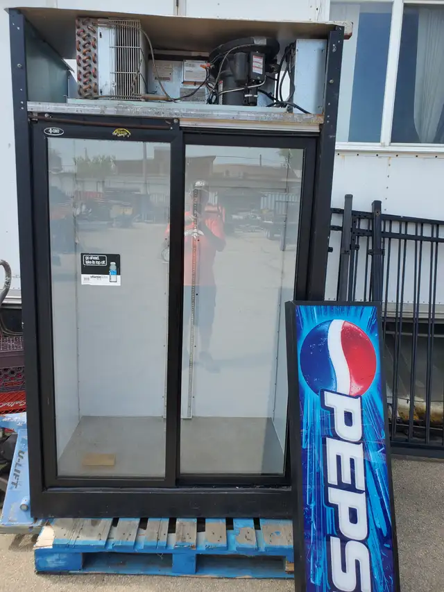 ICE COLD DOUBLE DOOR DISPLAY COOLER PEPSI $475.00