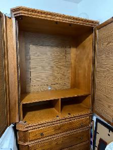 Wooden Wardrobe with Mirror Doors - Selling ASAP! - Photo 2