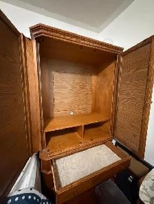 Wooden Wardrobe with Mirror Doors - Selling ASAP! - Photo 3
