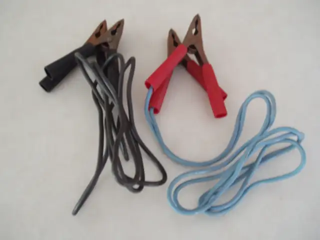 CAR BATTERY BOOSTER / JUMPER CABLES