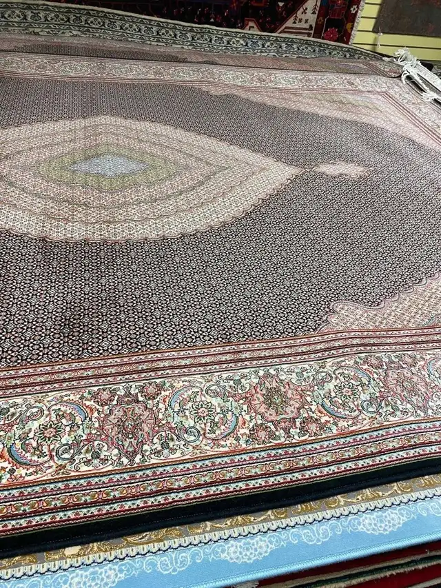 FIND YOUR PERSIAN RUG TORONTO'S LARGEST SHOWROOM 5000pcs (94)