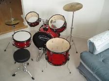 CHILD'S DRUM SET  ( FULL SET UP ) - EXCELLENT CONDITION