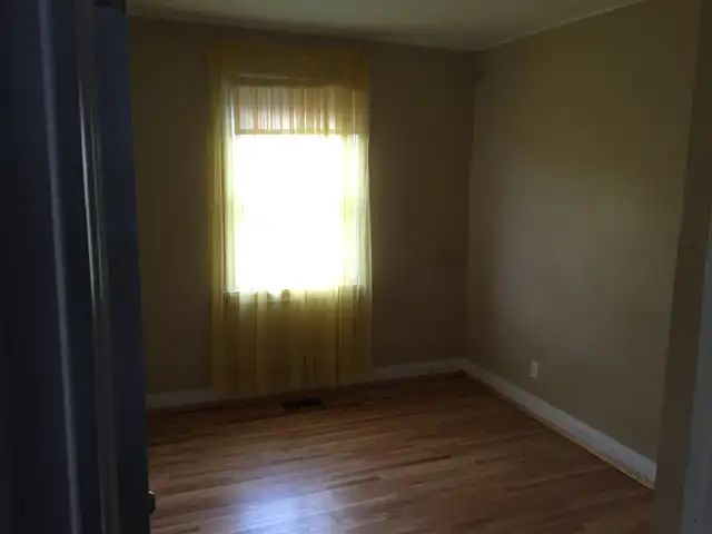 Private Room for Rent, steps to Subway and Dufferin mall,