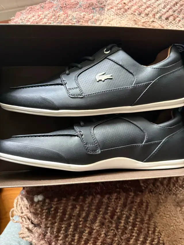 Soulier Lacoste nouveau size 9,5 pour 125$ négociable