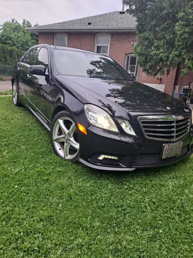 2010 Mercedes-Benz E350 4MATIC AWD – Black – $11,500