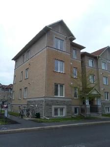 Centrepointe - 2 Bdrm Den (Opt 3rd Bdrm) Condo