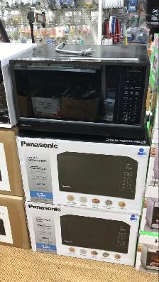 PANASONIC 1.3 CUFT MICROWAVE OVEN BLACK COLOR