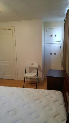 Spacious Furnished Room - Near Sheppard W. Subway in North York. - Photo 2