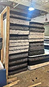 Mattress : (Twin Mattress) Full Mattress / Queen Mattress - Photo 4
